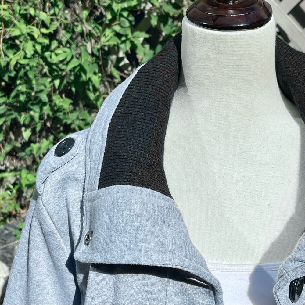 Yoki Knit Zippered Cuff Lightweight Collared Jacket - Picture 6 of 16